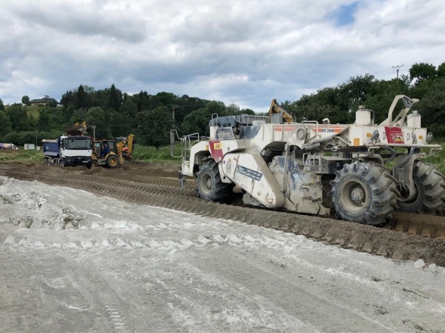 Výstavba cestnej komunikácie v I. a II. Etape a prístupovej cesty od Podbrezín