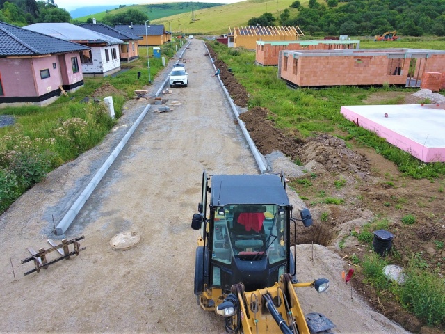 Cesta pripravená k finálnej betónovej povrchovej úprave