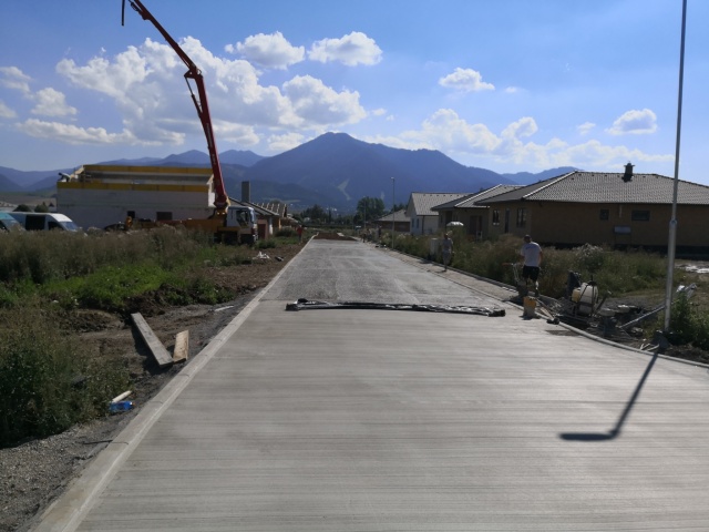 Priebeh budovania cestnej komunikácie